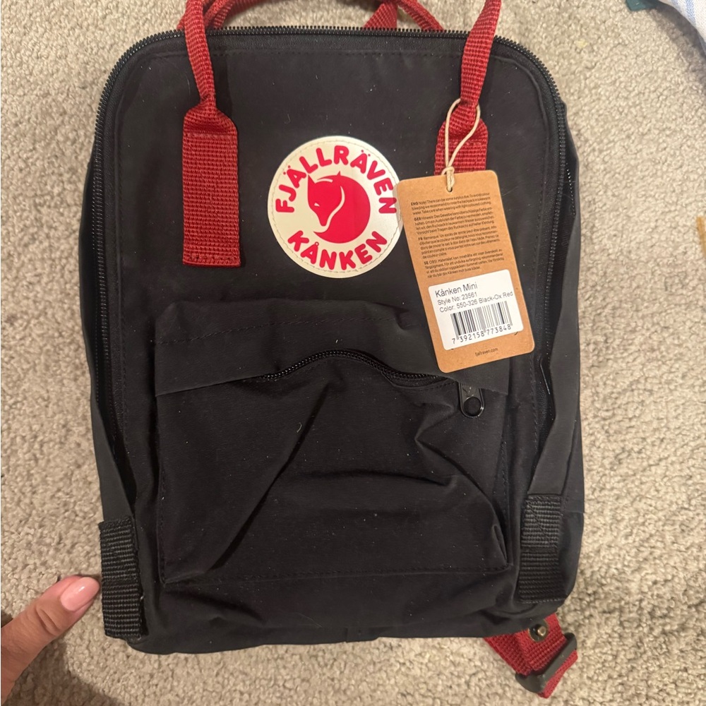 🎒 Fjällräven Kånken Mini Backpack – Black/Red NWT!